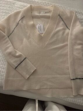 Veronica Beard 100% Cashmere Cream V-Neck Sweater with Black Contrast Stitching
